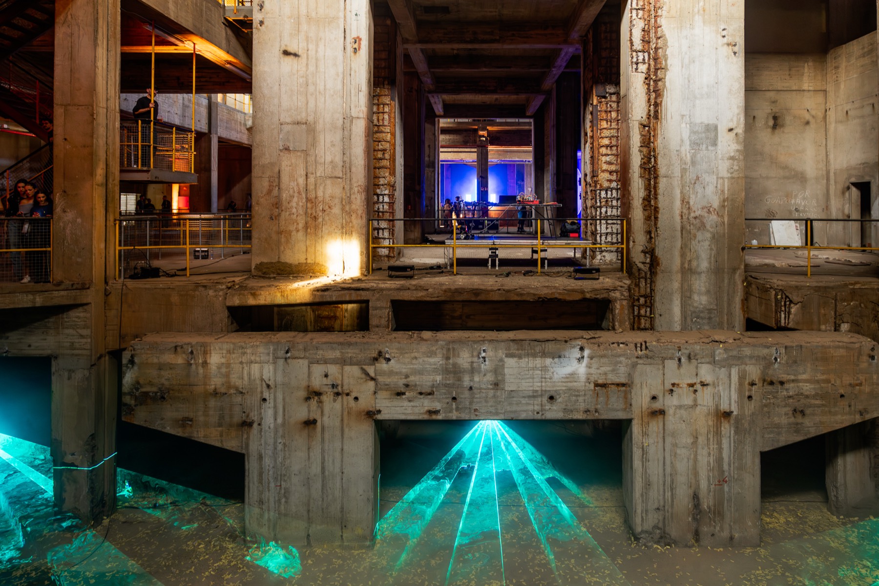 Spatial Performance 001 — Les 3 xemeneies · Sant Adrià de Besós · Sinestesik